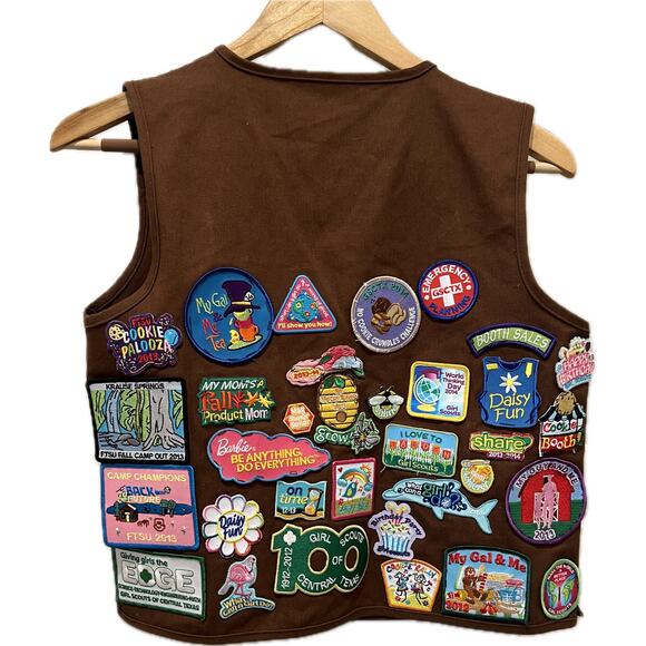 GIRL SCOUT Brownie Vest Sz MD Multiple Patches & Pins Attached Can Be Repurposed - Picture 6 of 9